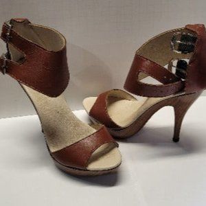 Brazilian pair of womens shoes sz  7 1/2
